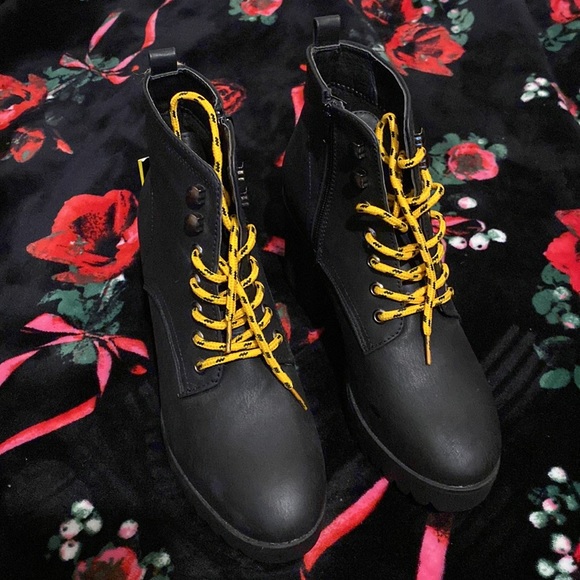 Brand new Seven7 boots size 9 - Picture 2 of 2